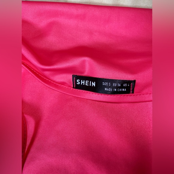 SHEIN Halter Silver Links Crop Top Size Small | Closet Label #79.) - Picture 3 of 3